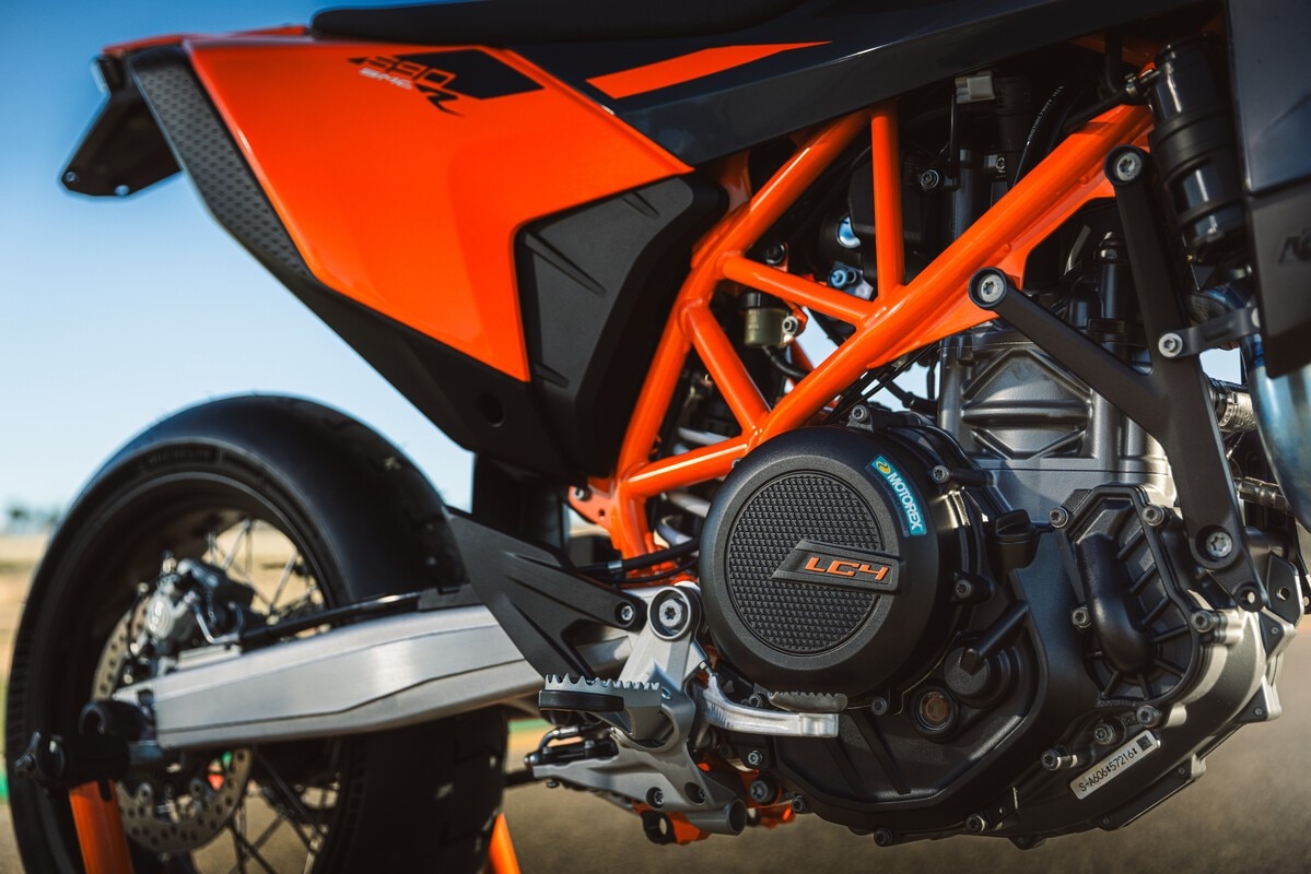 KTM presenta le nuove 690 Enduro R e 690 SMC R 2026